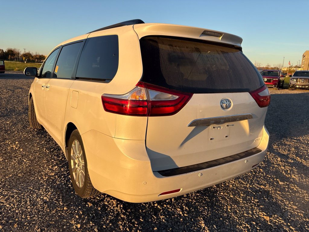 Used 2017 Toyota Sienna Limited Premium w/ Advanced Technology Package FWD image 9