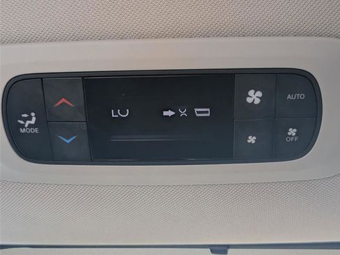Used 2023 Chrysler Pacifica Touring-L FWD image 32