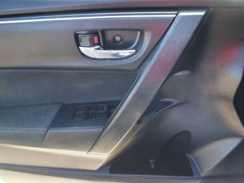 Used 2018 Toyota Corolla LE image 18