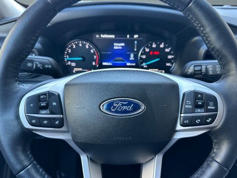 Used 2022 Ford Explorer XLT image 16