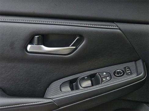 Used 2025 Nissan Sentra SV image 23