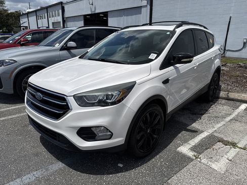 Used 2017 Ford Escape Titanium FWD image 2