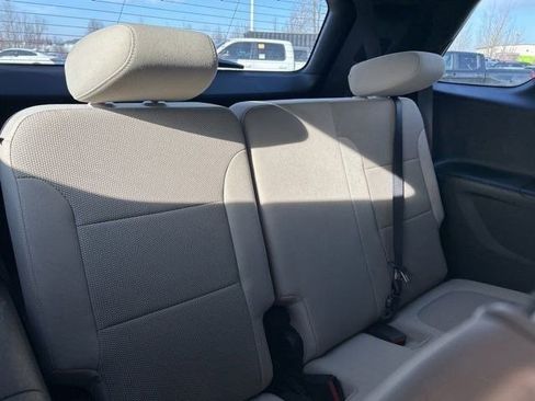 Used 2022 Chevrolet Traverse LS image 35