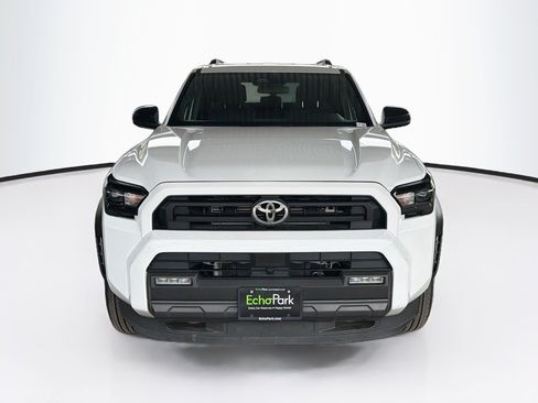Used 2025 Toyota 4Runner SR5 AWD/4WD image 2
