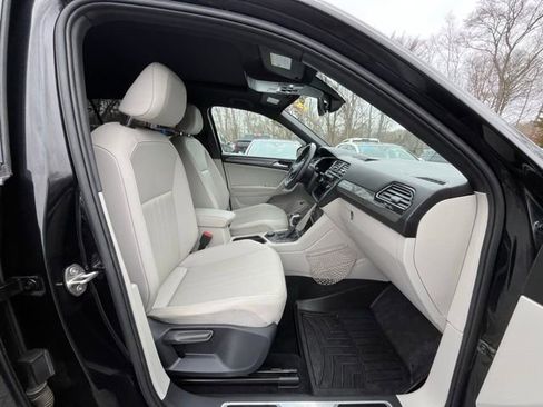 Certified 2022 Volkswagen Tiguan SE R-Line image 23