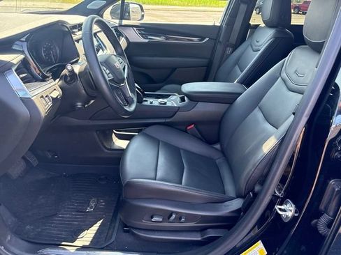 Used 2025 Cadillac XT5 Premium Luxury w/ Technology Package AWD/4WD image 9