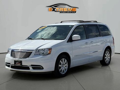 Used 2015 Chrysler Town & Country Touring w/ Driver Convenience Group FWD image 2