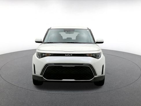 Used 2025 Kia Soul LX w/ LX Technology Package FWD image 2