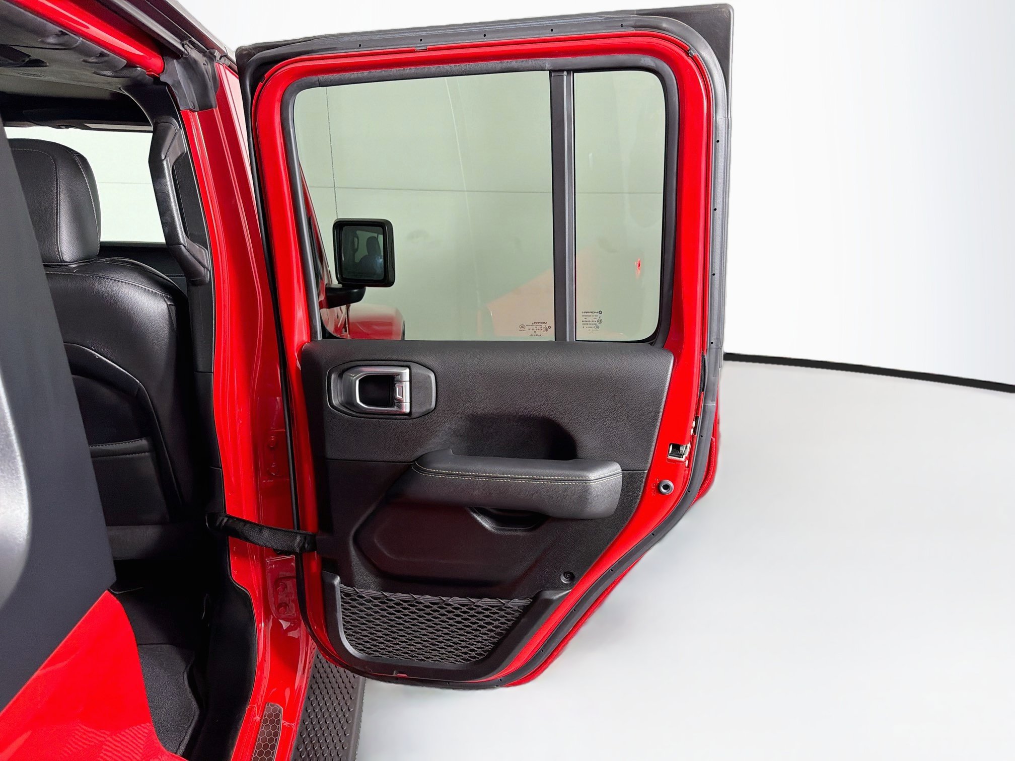 Used 2023 Jeep Wrangler Unlimited Sahara w/ Cold Weather Group AWD/4WD image 30