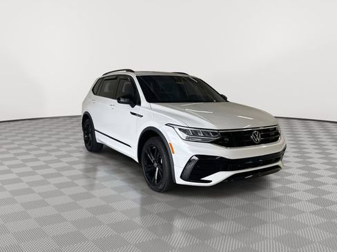 Used 2024 Volkswagen Tiguan SE R-Line AWD/4WD image 2