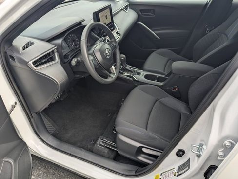 Used 2024 Toyota Corolla Cross SE image 9