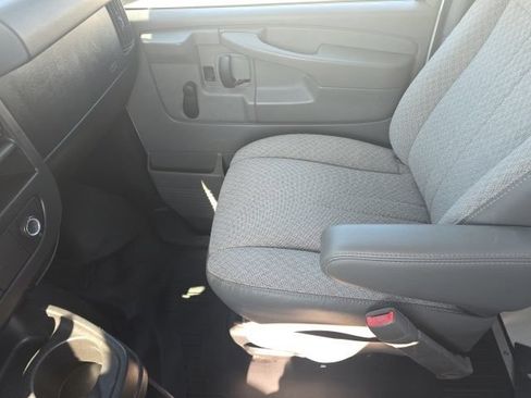 Used 2011 Chevrolet Express 3500 RWD image 15