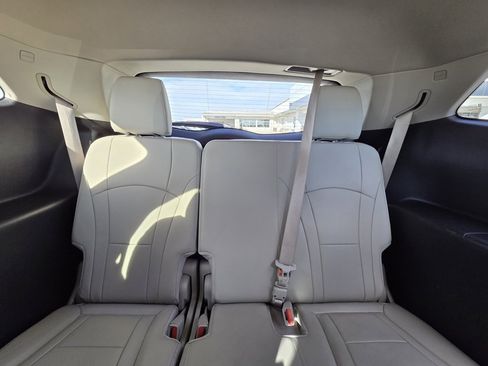 Used 2021 Buick Enclave Essence image 26