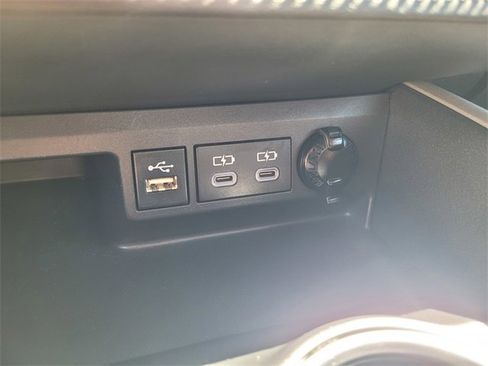 Used 2023 Toyota Highlander LE image 22