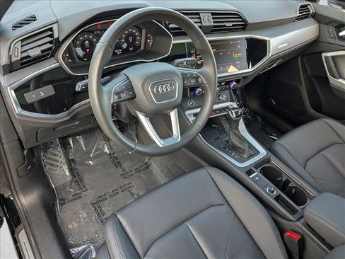 Certified 2025 Audi Q3 2.0T Premium w/ Convenience Package image 9
