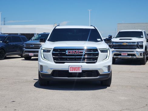 Used 2024 GMC Acadia Elevation FWD image 2