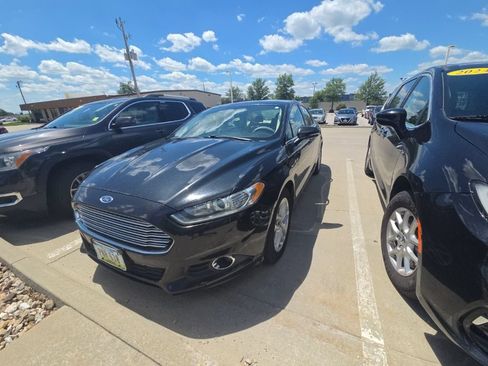 Used 2014 Ford Fusion SE w/ Equipment Group 202A FWD image 2