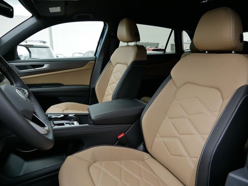 New 2025 Volkswagen Atlas Cross Sport SE image 2