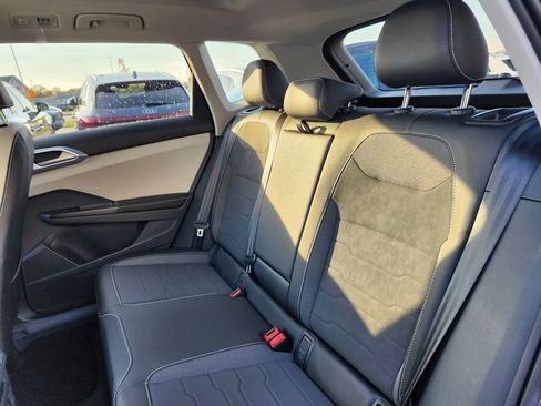 New 2026 Volkswagen Taos SE image 11