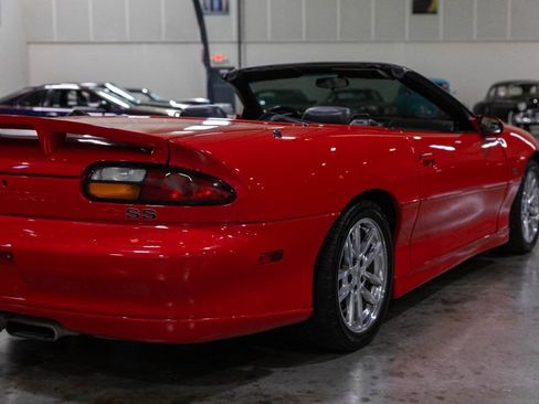 Used 2002 Chevrolet Camaro Z28 w/ SS Performance/Appearance Pkg RWD image 40