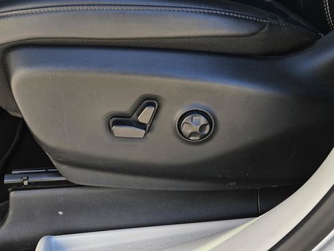 Used 2024 Chrysler Pacifica Touring-L FWD image 26