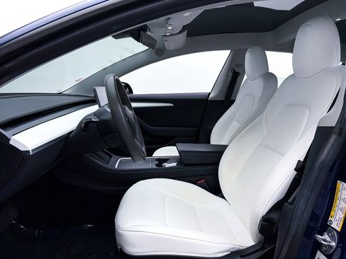 Used 2022 Tesla Model 3 Standard Range image 16