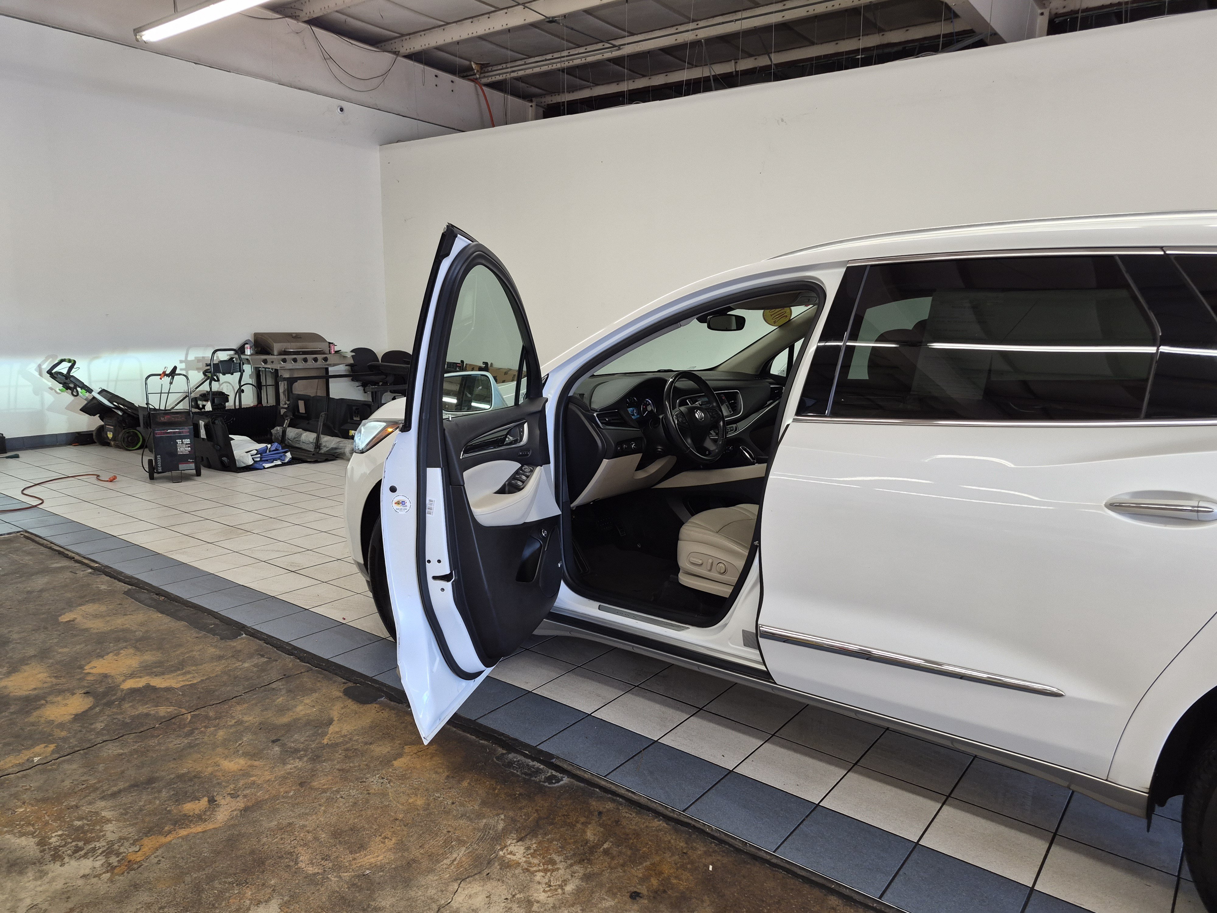 Used 2018 Buick Enclave Premium FWD image 9