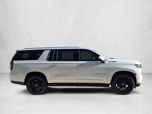 Used 2023 Chevrolet Suburban High Country w/ Premium Package 2 RWD image 4