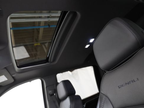 Used 2025 GMC Sierra 2500 Denali image 30