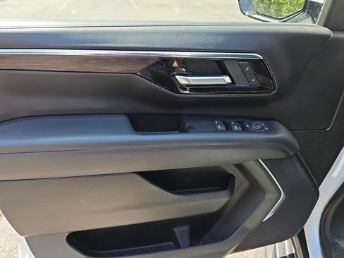 Used 2025 Chevrolet Suburban LS AWD/4WD image 20