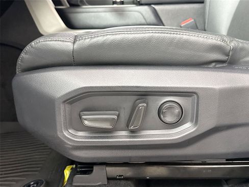 Certified 2025 Toyota Tundra SR5 w/ SR5 Premium Package AWD/4WD image 27