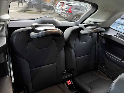 Certified 2025 Volvo XC90 B6 Plus w/ Protection Package Premier image 15