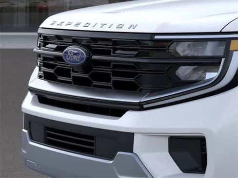 New 2025 Ford Expedition Max Platinum w/ Driver's Package image 17