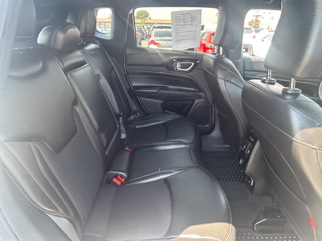 Used 2025 Jeep Compass Trailhawk AWD/4WD image 34