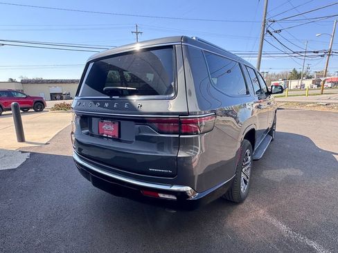 Used 2023 Jeep Wagoneer L Series II AWD/4WD image 5