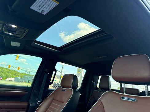 Used 2023 GMC Sierra 1500 Denali Ultimate AWD/4WD image 4