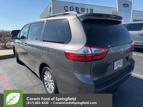 Used 2017 Toyota Sienna XLE w/ XLE Navigation Package image 7