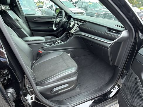 Used 2025 Jeep Grand Cherokee L Laredo AWD/4WD image 19