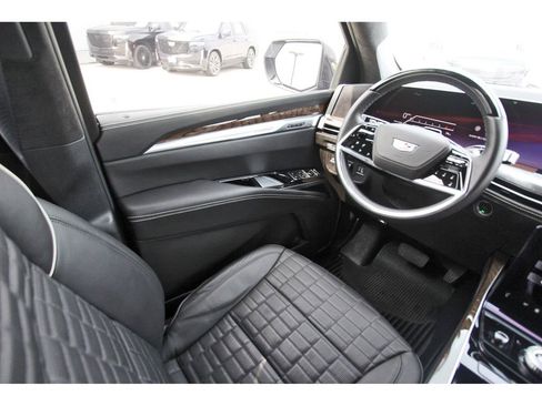 Certified 2025 Cadillac Escalade Sport Platinum w/ LPO, Floor Liner Package image 8