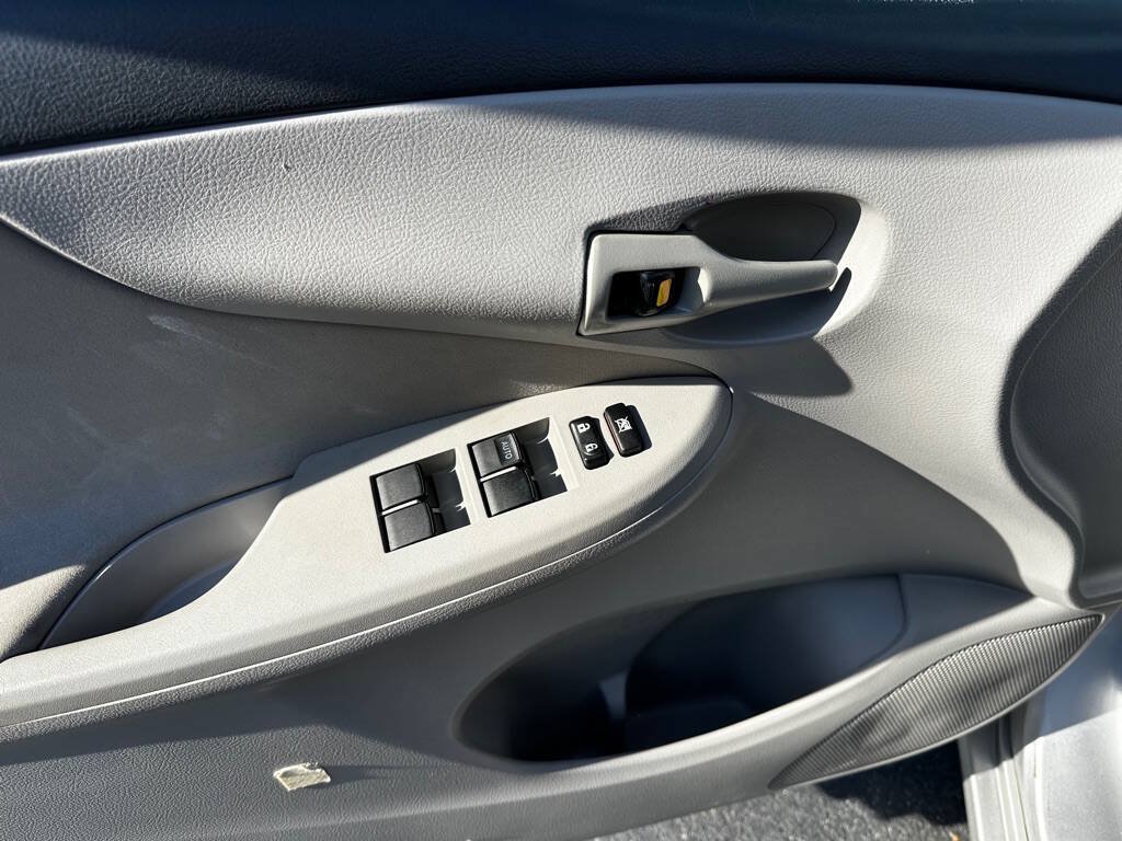 Used 2012 Toyota Corolla L FWD image 13