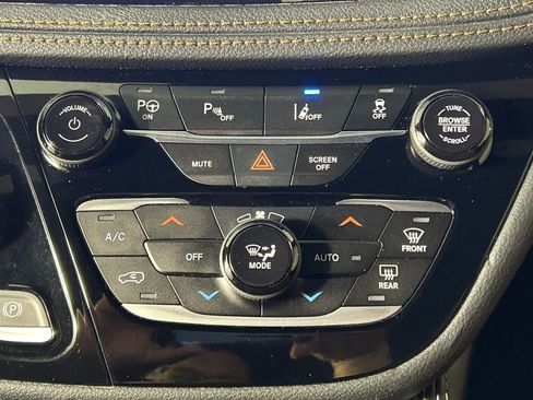 Used 2022 Chrysler Pacifica Pinnacle image 25