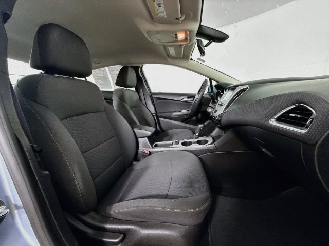 Used 2017 Chevrolet Cruze LS FWD image 27