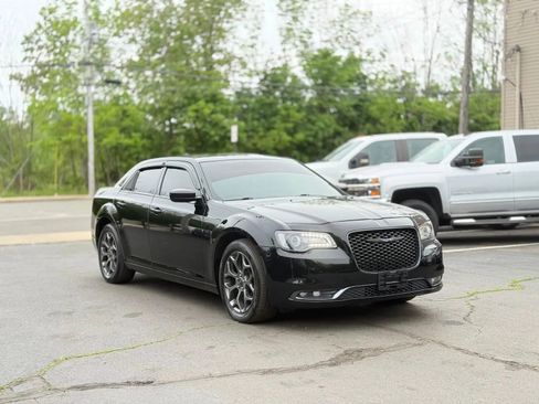 Used 2017 Chrysler 300 S AWD/4WD image 4