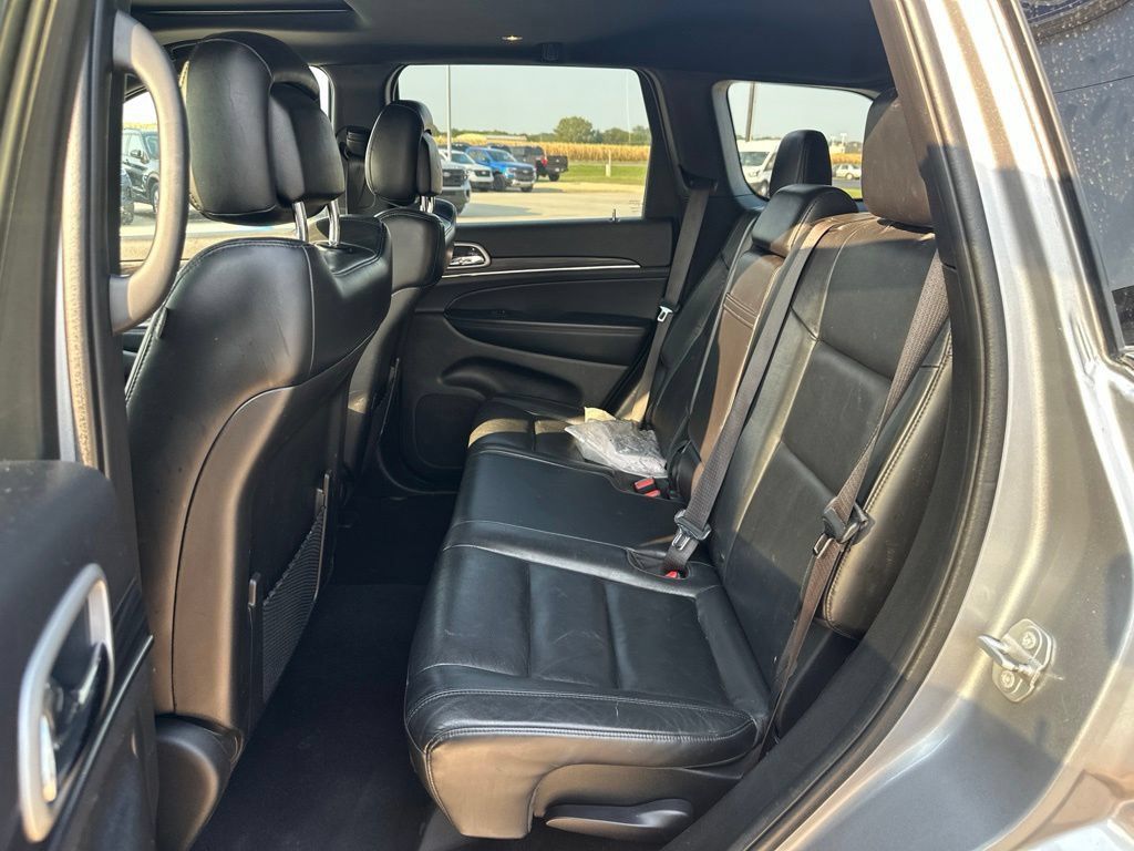 Used 2021 Jeep Grand Cherokee Limited AWD/4WD image 23