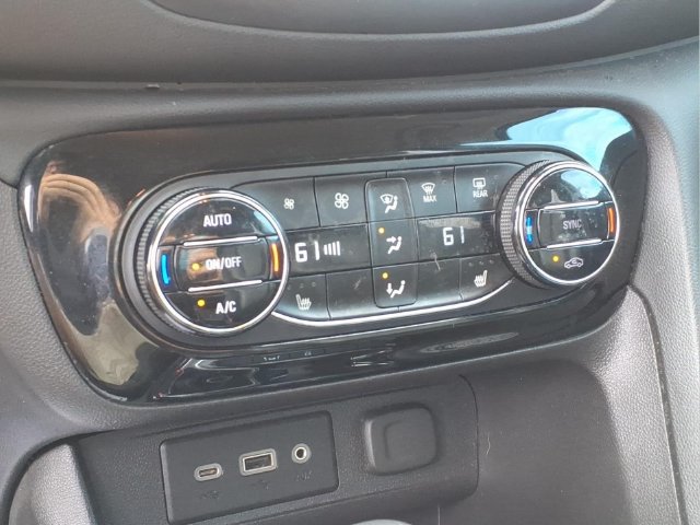 Used 2022 Buick Encore GX Essence FWD image 9