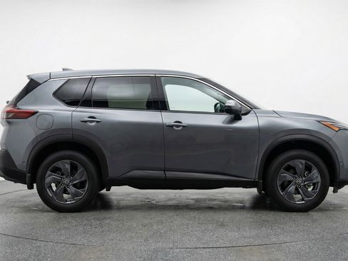 Used 2025 Nissan Rogue SV FWD image 11