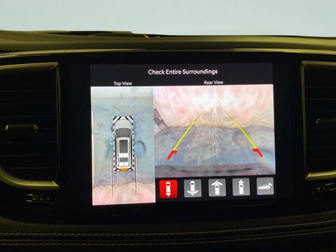 Used 2023 Chrysler Pacifica Limited w/ Uconnect Theater Family Group FWD image 20