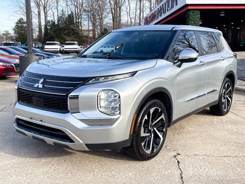 Used 2022 Mitsubishi Outlander ES FWD image 1