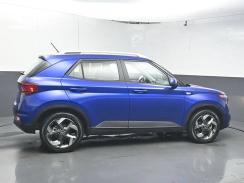 Used 2024 Hyundai Venue SEL FWD image 8
