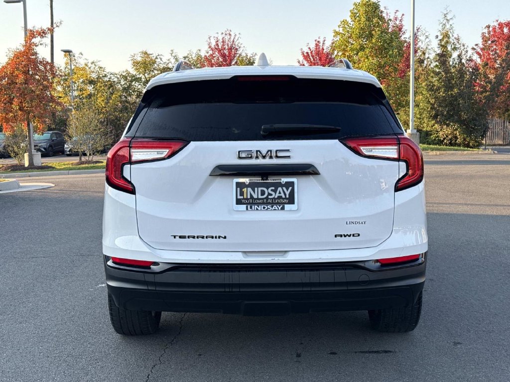 Used 2023 GMC Terrain SLT w/ Infotainment Package II AWD/4WD image 4